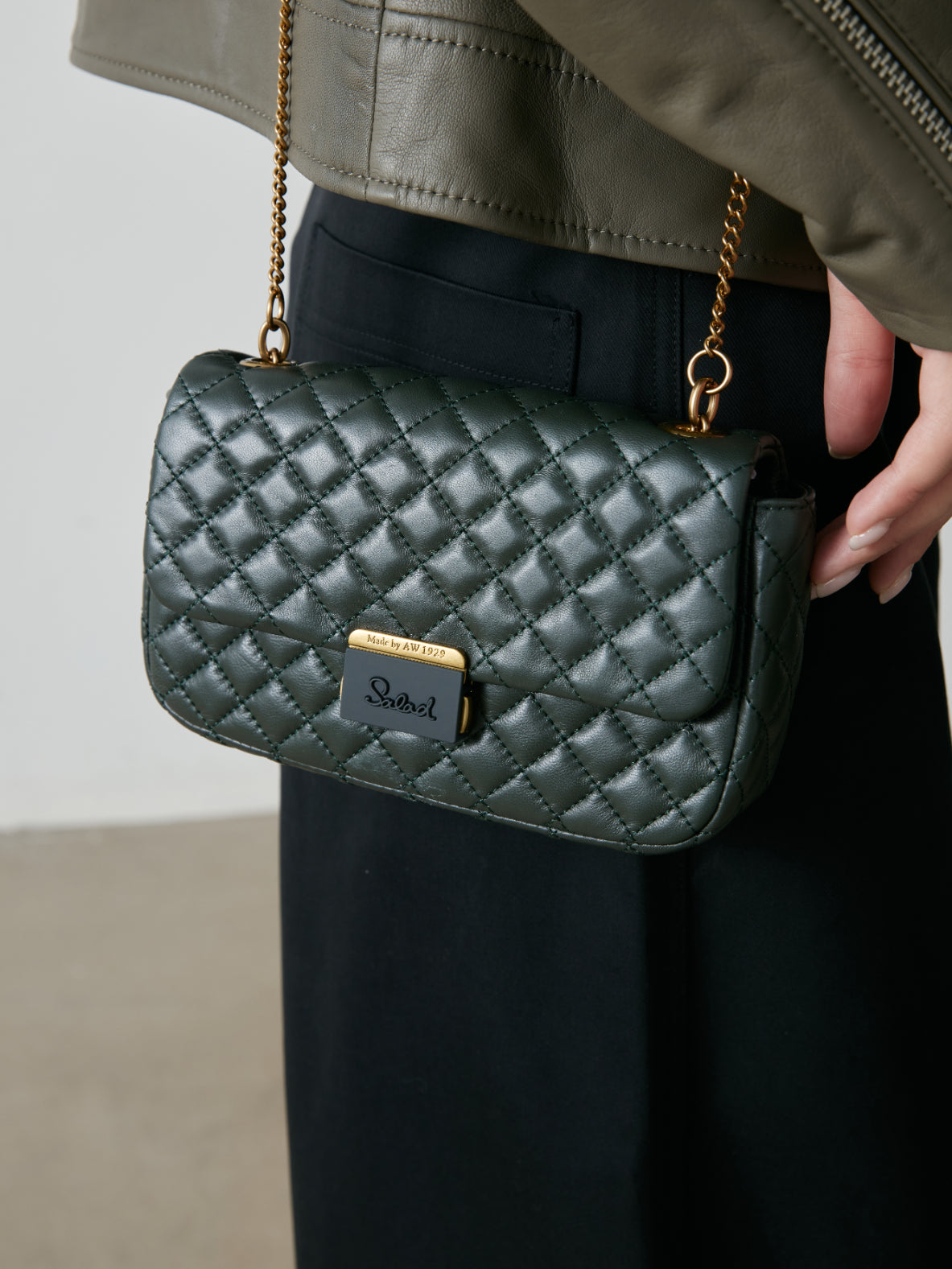Salad Crate.H Crossbody Bag