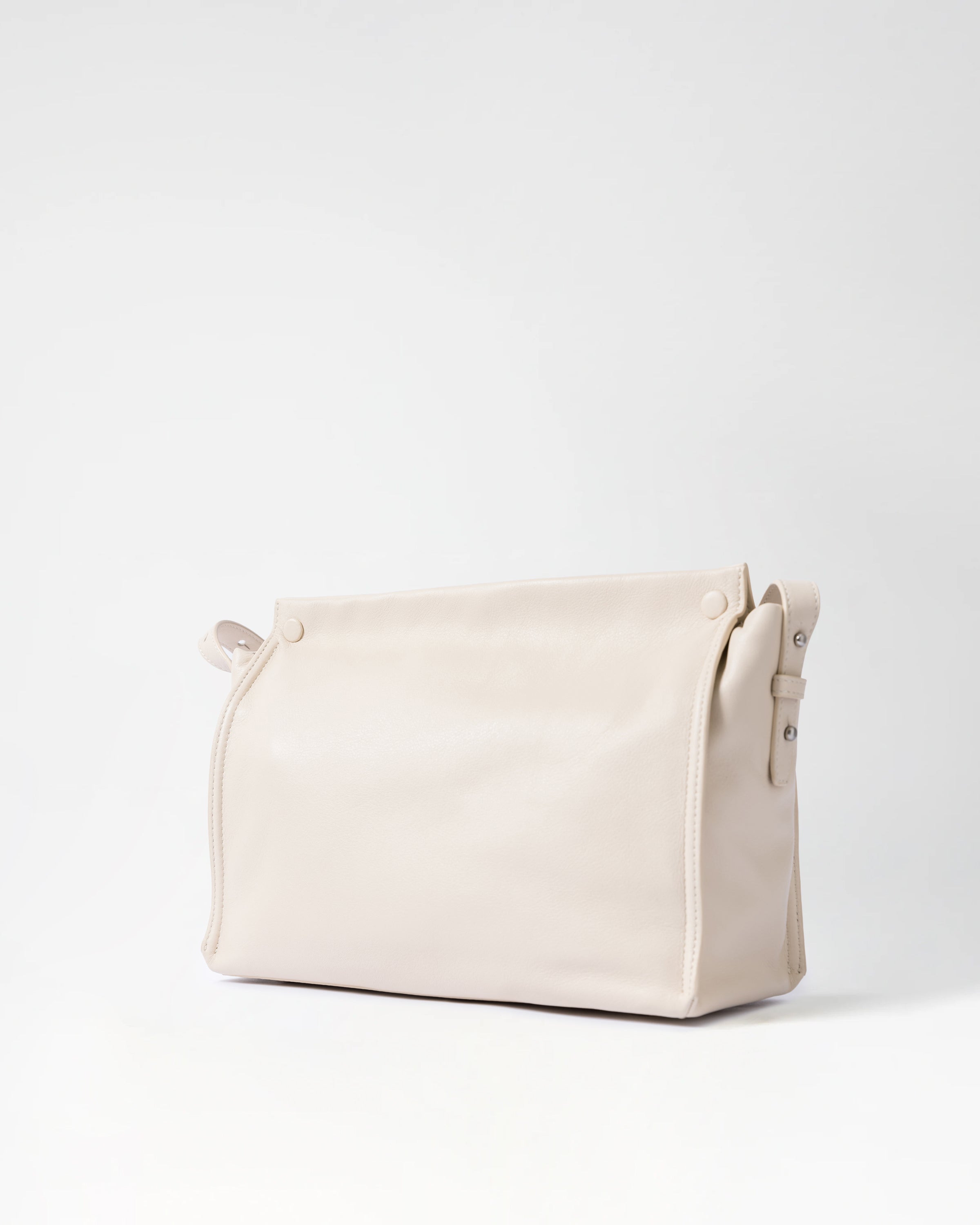 MUET. Sliced shoulder bag